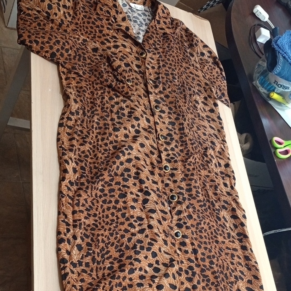 Che Studio Leopard Print Button-Up DRESS - Picture 12 of 15